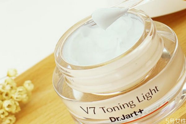 為什么素顏霜擦不均勻 怎樣抹素顏霜看起來自然 為什么素顏霜擦不均勻 怎樣抹素顏霜看起來自然