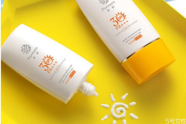 防曬噴霧和防曬霜哪個方便 帶妝怎么補涂防曬霜