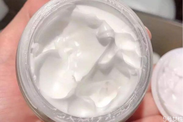 素顏霜后要拍散粉嗎 素顏霜的使用方法 素顏霜后要拍散粉嗎 素顏霜的使用方法