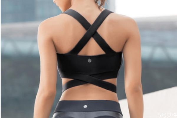 運(yùn)動(dòng)內(nèi)衣能不能替代泳衣 運(yùn)動(dòng)內(nèi)衣和泳衣什么區(qū)別 運(yùn)動(dòng)內(nèi)衣能不能替代泳衣 運(yùn)動(dòng)內(nèi)衣和泳衣什么區(qū)別