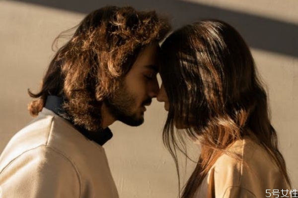 男人會(huì)懷念糾纏過(guò)他的女人嗎 這樣做會(huì)讓男人覺(jué)得很廉價(jià)