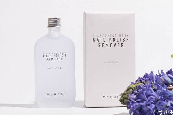 洗甲水的作用 洗甲水和卸甲水的區(qū)別 洗甲水的作用 洗甲水和卸甲水的區(qū)別