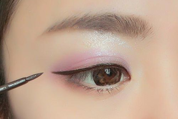 畫(huà)眼線的注意事項(xiàng) 畫(huà)眼線的技巧