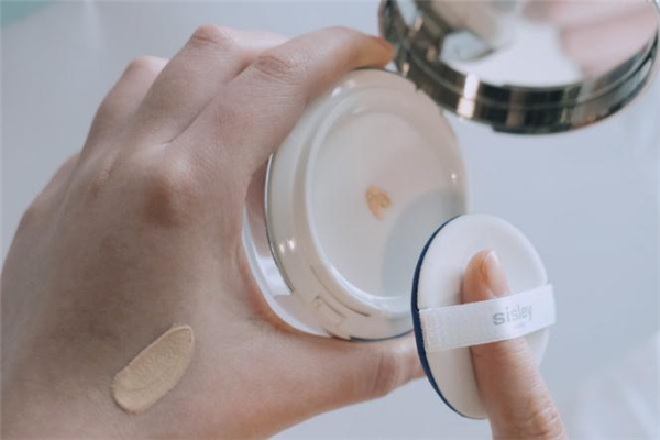 希思黎追光氣墊哪個(gè)色號(hào)最白 希思黎追光氣墊怎么選色號(hào) 希思黎追光氣墊哪個(gè)色號(hào)最白 希思黎追光氣墊怎么選色號(hào)