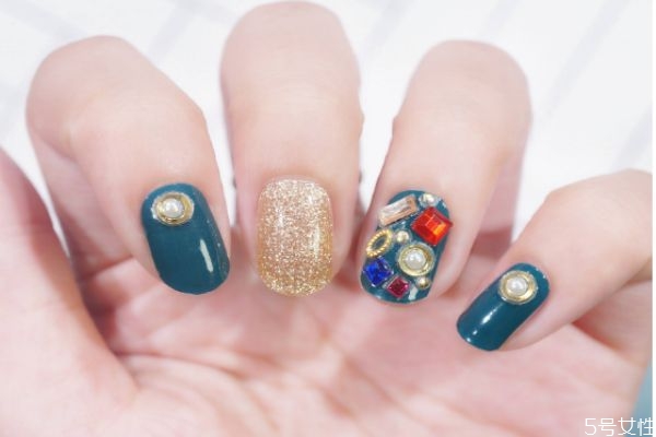 美甲死皮用什么去除 剪死皮和修形狀哪個(gè)先 美甲死皮用什么去除 剪死皮和修形狀哪個(gè)先