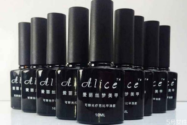 美甲死皮用什么去除 剪死皮和修形狀哪個(gè)先 美甲死皮用什么去除 剪死皮和修形狀哪個(gè)先