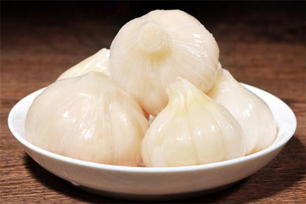 糖蒜可以用塑料瓶腌制嗎 糖蒜用什么容器腌制 糖蒜可以用塑料瓶腌制嗎 糖蒜用什么容器腌制