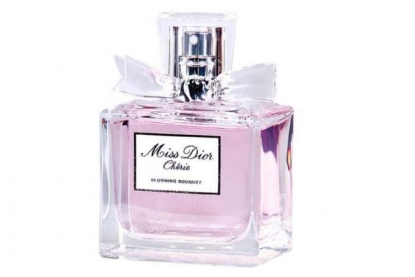 為什么夏天香水留香時間短 夏天香水會比冬天留香的短嗎 為什么夏天香水留香時間短 夏天香水會比冬天留香的短嗎