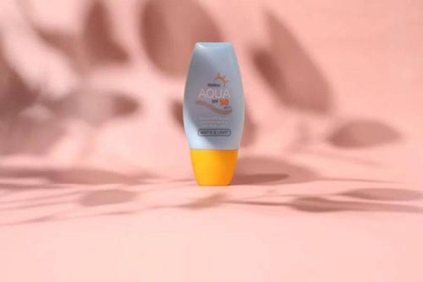 mistine小黃帽好用嗎 mistine小黃帽油膩嗎 mistine小黃帽好用嗎 mistine小黃帽油膩嗎