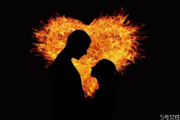 男生在厭倦期的表現(xiàn) 不愛和厭倦期的區(qū)別 男生在厭倦期的表現(xiàn) 不愛和厭倦期的區(qū)別