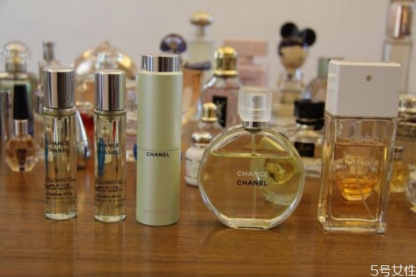 香水一直放著會揮發(fā)嗎 香水揮發(fā)了還能用嗎 香水一直放著會揮發(fā)嗎 香水揮發(fā)了還能用嗎