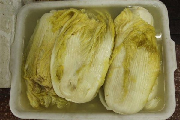 腌酸菜用什么容器最好 酸菜怎么腌制才會酸 腌酸菜用什么容器最好 酸菜怎么腌制才會酸