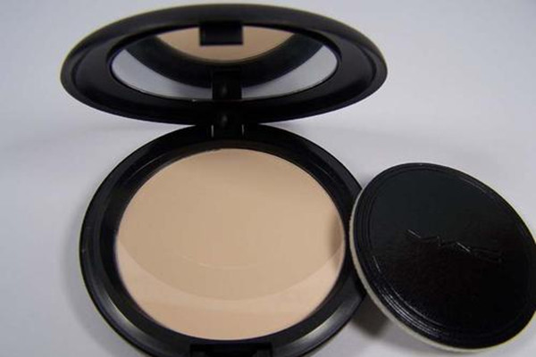 魅可完美煥采潤(rùn)澤粉餅幾款色號(hào)可以選 魅可完美煥采潤(rùn)澤粉餅介紹 魅可完美煥采潤(rùn)澤粉餅幾款色號(hào)可以選 魅可完美煥采潤(rùn)澤粉餅介紹