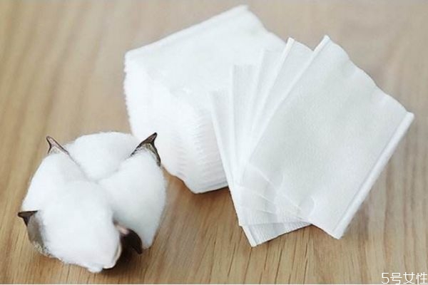 化妝棉用全棉還是脫脂棉 化妝棉和脫脂棉的區(qū)別 化妝棉用全棉還是脫脂棉 化妝棉和脫脂棉的區(qū)別