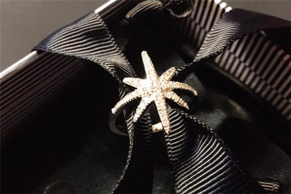 apm首飾真假區(qū)別 怎么鑒別apm首飾真假 apm首飾真假區(qū)別 怎么鑒別apm首飾真假