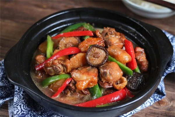 冬菇燜雞的做法 冬菇怎么吃 冬菇燜雞的做法 冬菇怎么吃