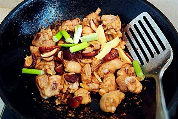 冬菇燜雞的做法 冬菇怎么吃
