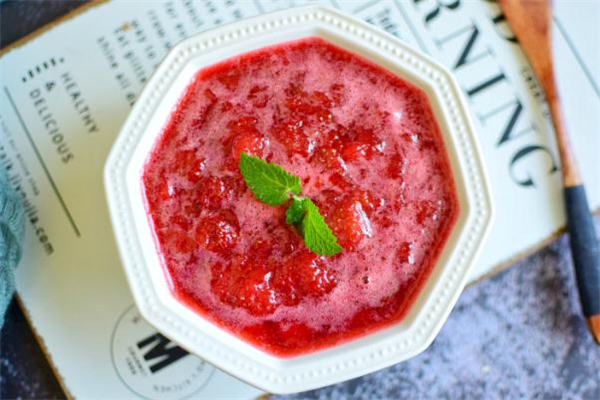 草莓醬可以泡水喝嗎 草莓醬怎么做飲品好喝 草莓醬可以泡水喝嗎 草莓醬怎么做飲品好喝