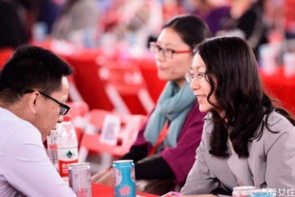 相親后怎么問(wèn)人家態(tài)度 相親見(jiàn)面可以問(wèn)的問(wèn)題 相親后怎么問(wèn)人家態(tài)度 相親見(jiàn)面可以問(wèn)的問(wèn)題