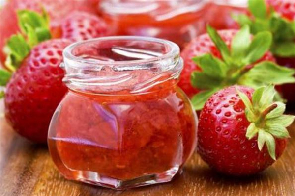 草莓醬要熬多長(zhǎng)時(shí)間 草莓醬熬到什么程度就可以了 草莓醬要熬多長(zhǎng)時(shí)間 草莓醬熬到什么程度就可以了