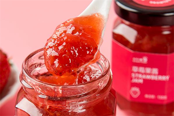 做草莓醬一斤草莓放多少糖 草莓醬太甜了怎么辦 做草莓醬一斤草莓放多少糖 草莓醬太甜了怎么辦