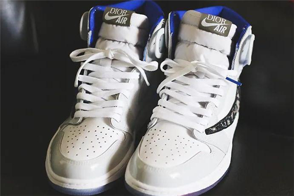 女鞋aj1需要買大一碼嗎 aj1女鞋碼偏大還是偏小 女鞋aj1需要買大一碼嗎 aj1女鞋碼偏大還是偏小