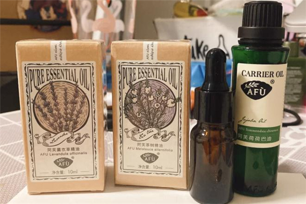 阿芙荷荷巴油可以用來卸妝嗎 阿芙荷荷巴油怎么卸妝 阿芙荷荷巴油可以用來卸妝嗎 阿芙荷荷巴油怎么卸妝