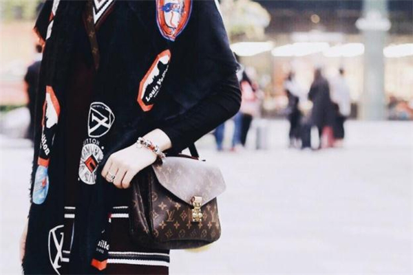 lv專柜可以退貨嗎 lv專柜退換貨規(guī)則 lv專柜可以退貨嗎 lv專柜退換貨規(guī)則