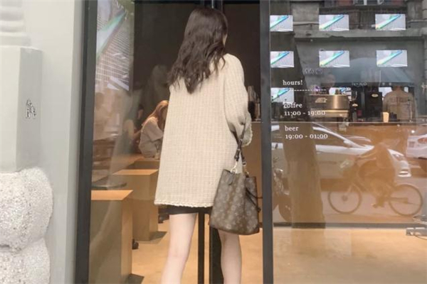 lv水桶包三種背法 lv水桶包哪個(gè)顏色好看 lv水桶包三種背法 lv水桶包哪個(gè)顏色好看