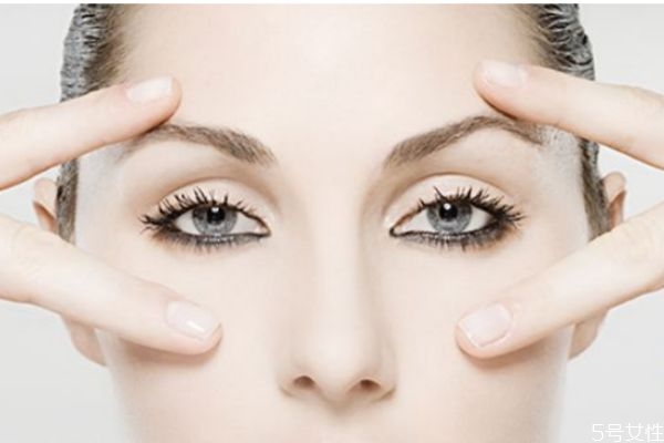 做了美瞳線脫色怎么辦 脫色通常有二種情況 做了美瞳線脫色怎么辦 脫色通常有二種情況