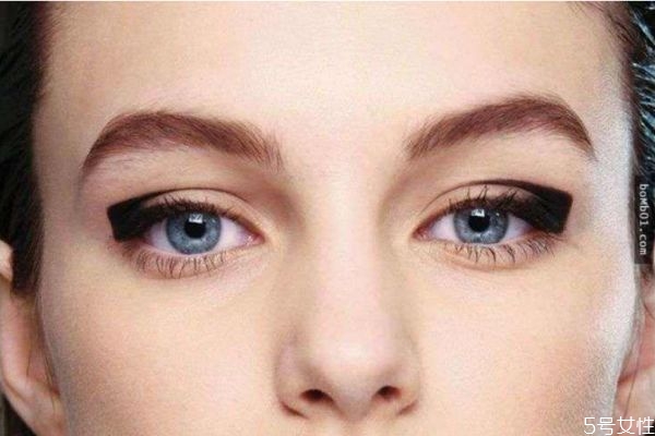 美瞳線會(huì)很分明嗎 為什么美瞳線不能加小尾巴 美瞳線會(huì)很分明嗎 為什么美瞳線不能加小尾巴