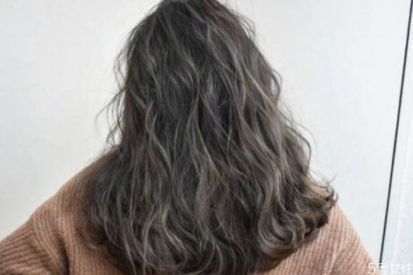 經(jīng)常染發(fā)會導致脫發(fā)嗎 經(jīng)常染發(fā)會掉頭發(fā)嗎