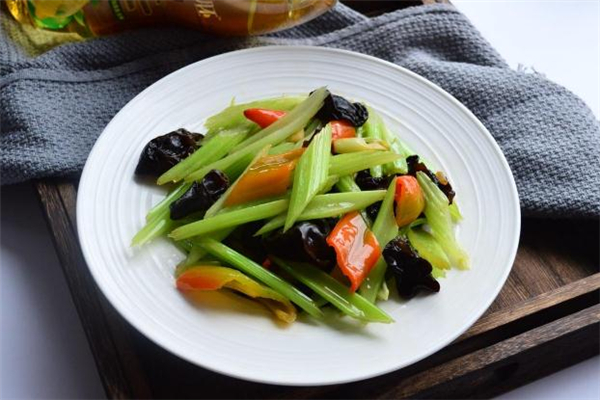 西芹的熱量 西芹吃了會(huì)長胖嗎