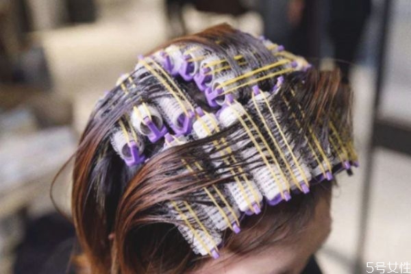 摩根燙長出來頭發(fā)會不會變形 摩根燙什么時(shí)候可以消失