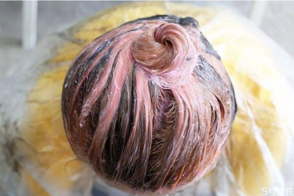 經(jīng)常染發(fā)會導致脫發(fā)嗎 經(jīng)常染發(fā)會掉頭發(fā)嗎