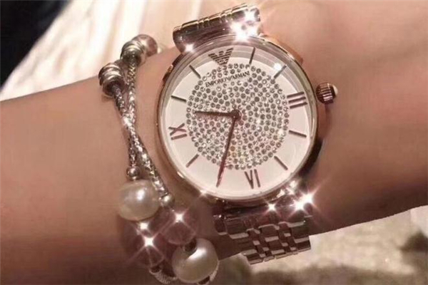 阿瑪尼滿天星男生可以戴嗎 阿瑪尼滿天星有幾個版本 阿瑪尼滿天星男生可以戴嗎 阿瑪尼滿天星有幾個版本