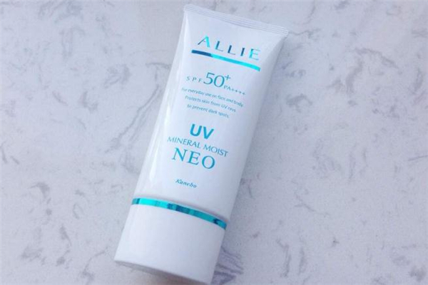 過期的防曬霜可以涂身上嗎 過期的防曬霜可以涂腳嗎 過期的防曬霜可以涂身上嗎 過期的防曬霜可以涂腳嗎