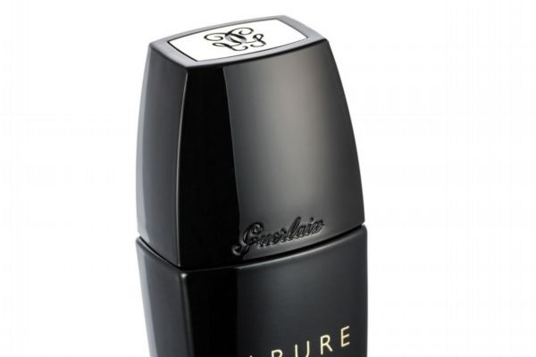 怎樣判斷粉底液是否過(guò)期 粉底液的功效