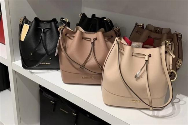 mk水桶包什么顏色好看 mk水桶包適合多大年齡 mk水桶包什么顏色好看 mk水桶包適合多大年齡