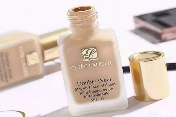 雅詩蘭黛粉底液過期了能用嗎 開封的粉底液保存需注意 雅詩蘭黛粉底液過期了能用嗎 開封的粉底液保存需注意