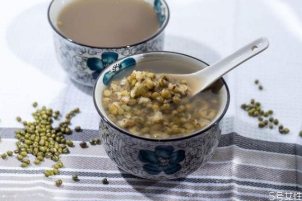 綠豆湯能祛痘嗎 喝綠豆湯的五大禁忌 綠豆湯能祛痘嗎 喝綠豆湯的五大禁忌