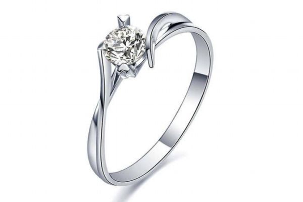 結(jié)婚戒指可以提前戴嗎 結(jié)婚買三金應該要注意事項