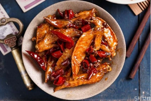 雞翅尖激素多是真的嗎 雞身上不能吃的幾個部位 雞翅尖激素多是真的嗎 雞身上不能吃的幾個部位