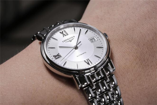 浪琴專(zhuān)柜可以驗(yàn)真假嗎 浪琴手表正品標(biāo)志