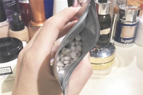 舞昆美白丸經(jīng)期可以吃嗎 舞昆美白丸孕婦可以吃嗎 舞昆美白丸經(jīng)期可以吃嗎 舞昆美白丸孕婦可以吃嗎