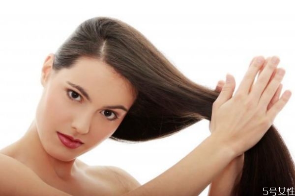 護(hù)發(fā)素怎樣才算沖干凈 潤(rùn)發(fā)乳用完怎么沖洗 護(hù)發(fā)素怎樣才算沖干凈 潤(rùn)發(fā)乳用完怎么沖洗