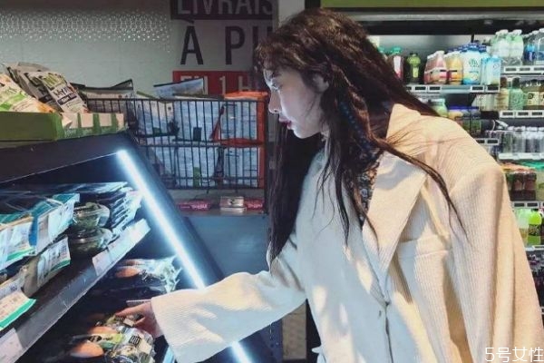 頭發(fā)多長可以燙羊毛卷 羊毛卷頭發(fā)到哪個長度最合適 頭發(fā)多長可以燙羊毛卷 羊毛卷頭發(fā)到哪個長度最合適