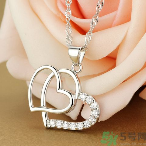 佩戴銀飾有什么好處？多帶銀飾品可以年輕10歲？