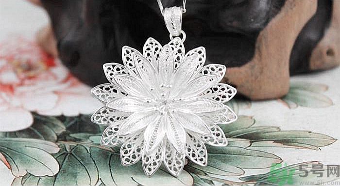 佩戴銀飾有什么好處？多帶銀飾品可以年輕10歲？