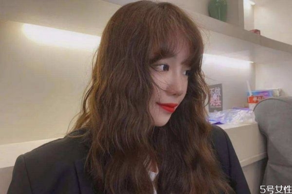 染了頭發(fā)越洗越顯色嗎 如何降低染發(fā)的危害 染了頭發(fā)越洗越顯色嗎 如何降低染發(fā)的危害